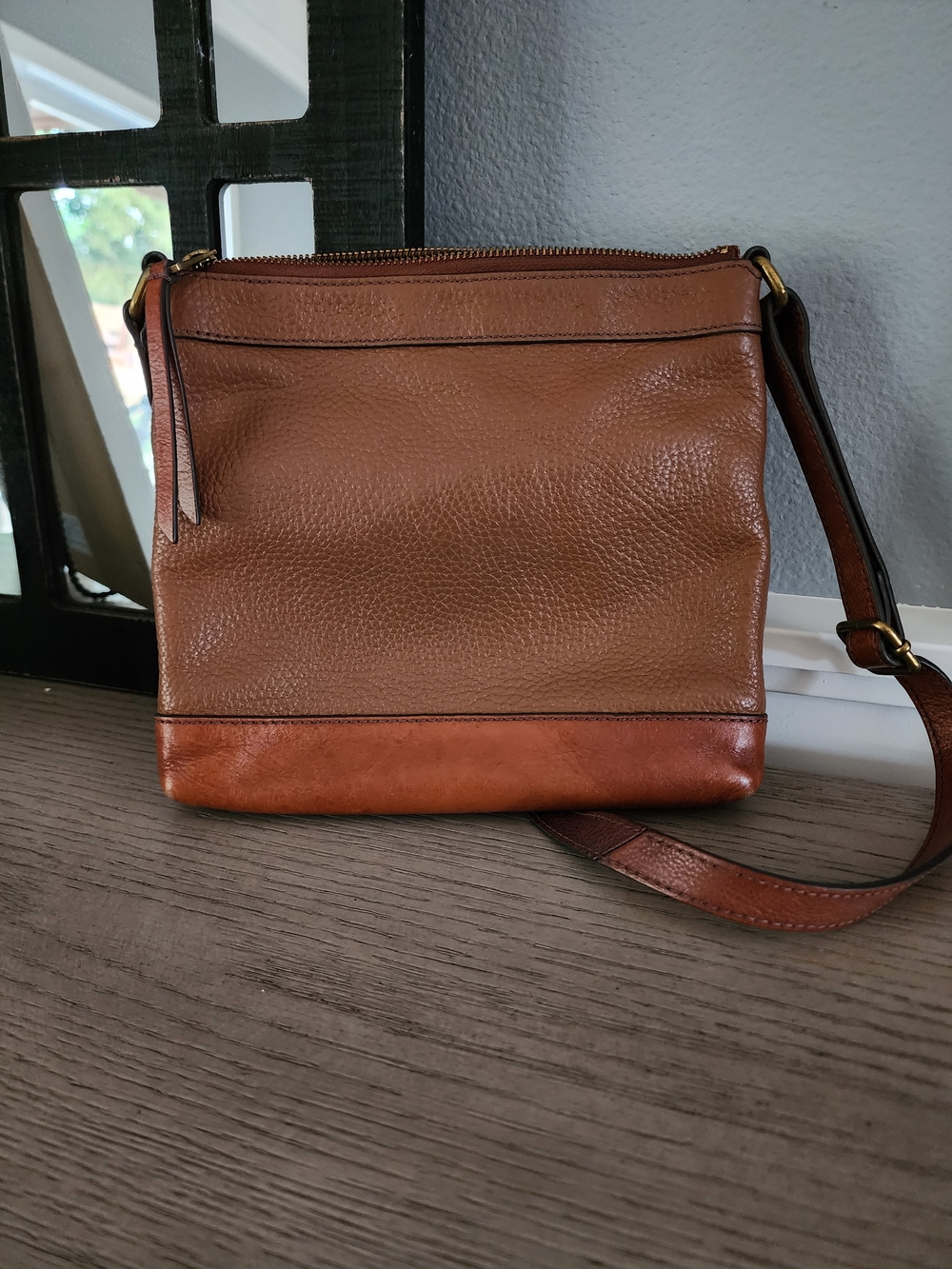 Fossil Two-Tone Chestnut Brown Leather Crossbody with Gold Accents - Picture 3 of 9